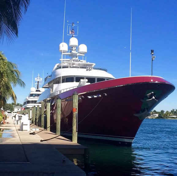Luxury motor yacht Qing by Cheoy Lee