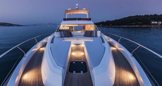 Luxury yacht Numarine 70 Flybridge by night