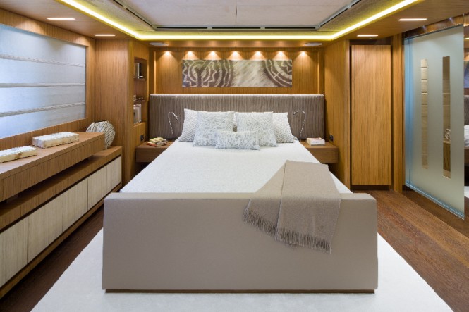 Luxury yacht YOLO - Cabin