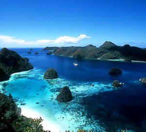 Superyacht ZEN January Charter Special for Indonesia Yacht Holidays 