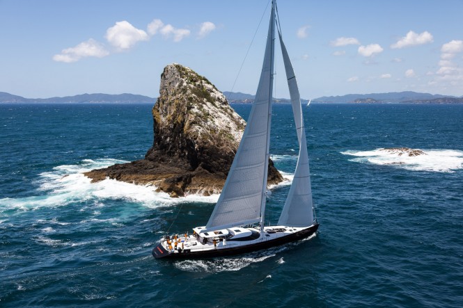 Bliss rounds Ninepin Island - credit Jeff Brown