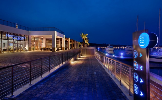 KGM - Hemingway's restaurant and promenade