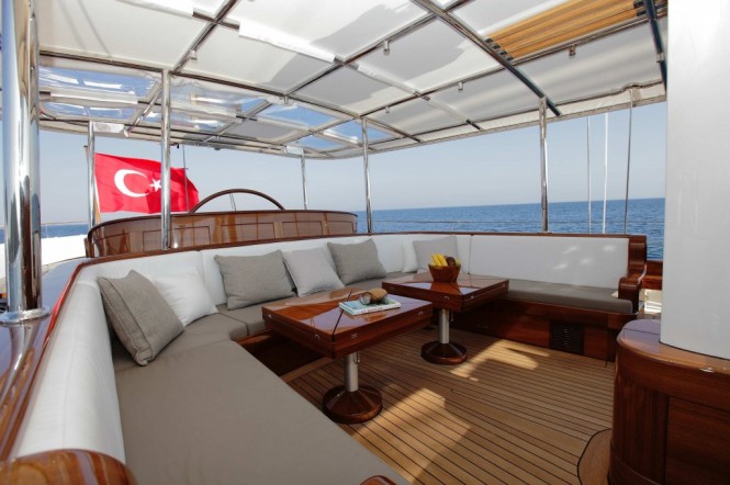 Luxury yacht In Love - Exterior