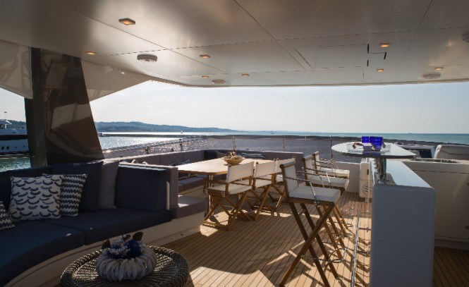 Luxury yacht YOLO - Exterior