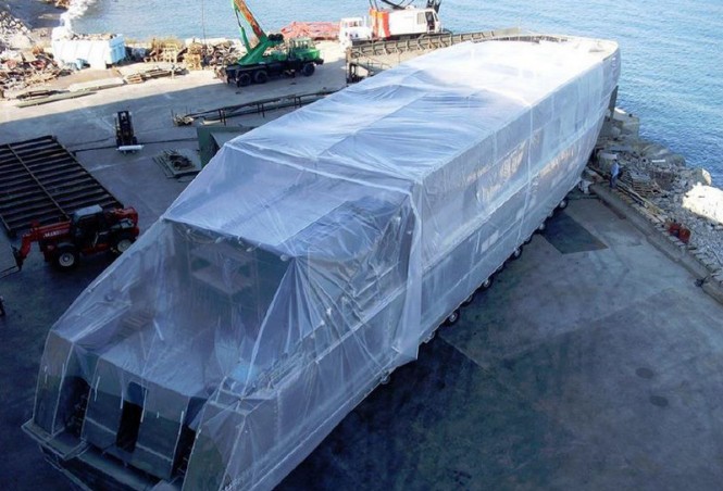 Super yacht Anatomic 42 under construction