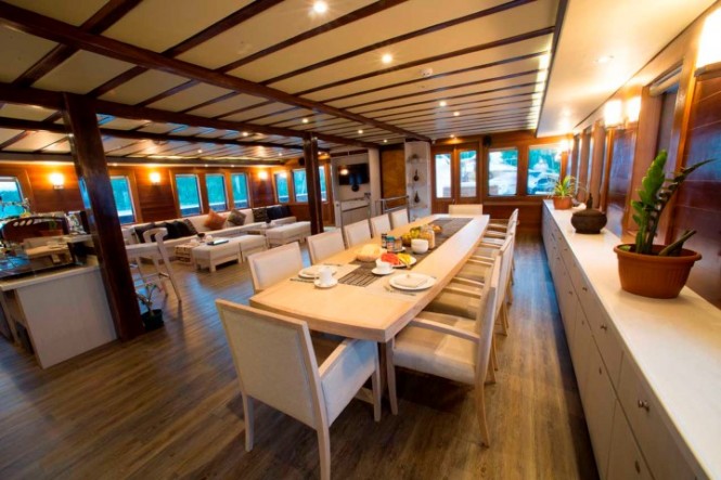 Super yacht Lamima - Saloon