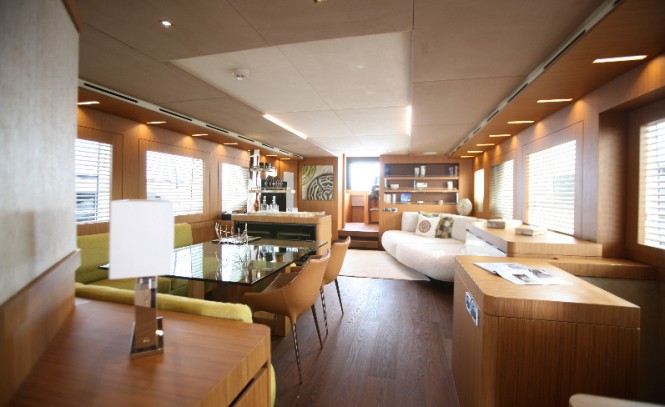 YOLO Yacht - Saloon