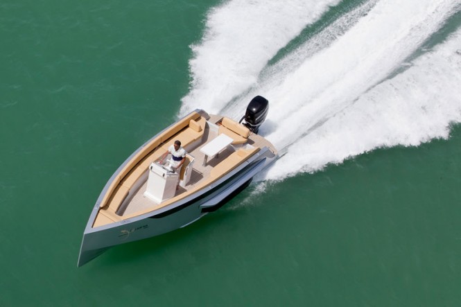 Iguana 29 yacht tender at full speed