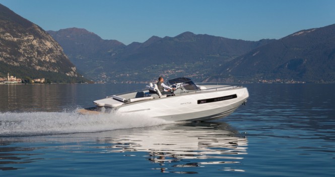 Invictus 280GT luxury yacht tender underway