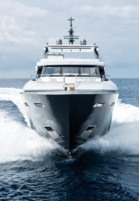 Low Profile Yacht - front view