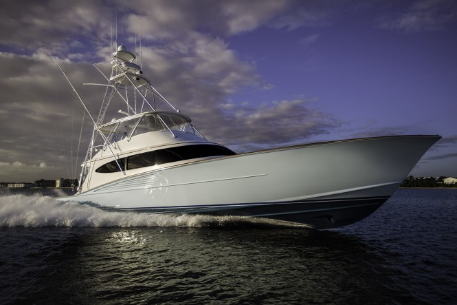 Luxury yacht Clean Sweep running