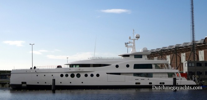 Luxury yacht Madame Kate - side view