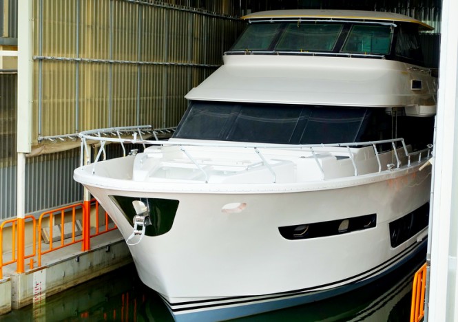 Luxury yacht V80 by Horizon