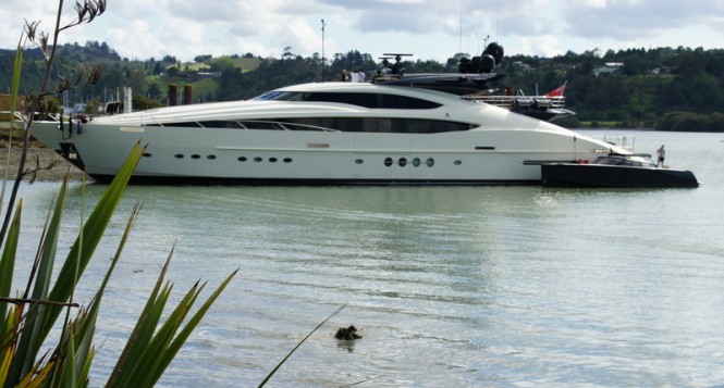 Luxury yacht Vantage with tender