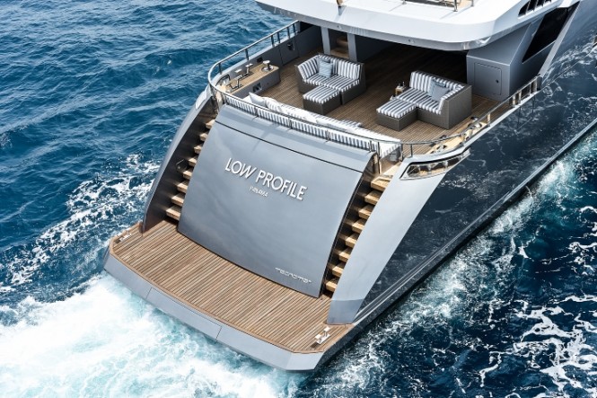 Motor yacht Low Profile - aft view