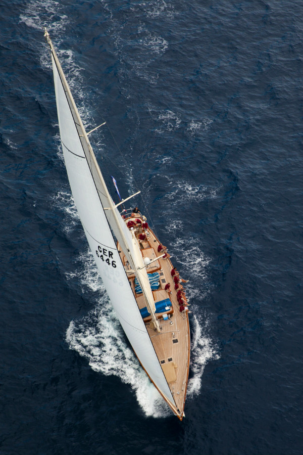 24m Claasen superyacht Drumfire under sail