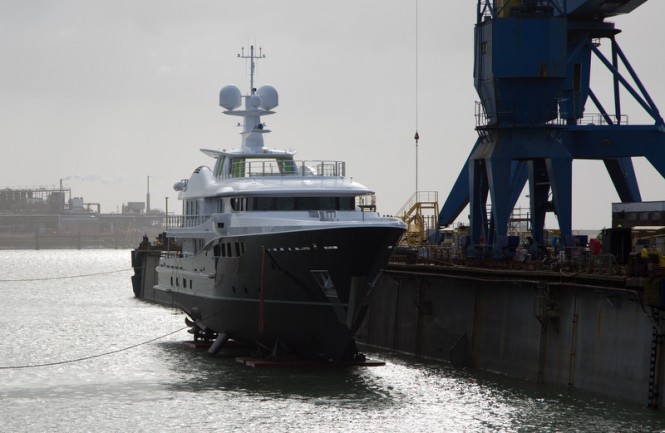 AMELS 180 super yacht LA FAMILIA