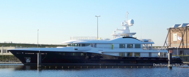 Motor yacht La Familia - side view - photo by Dutchmegayachts
