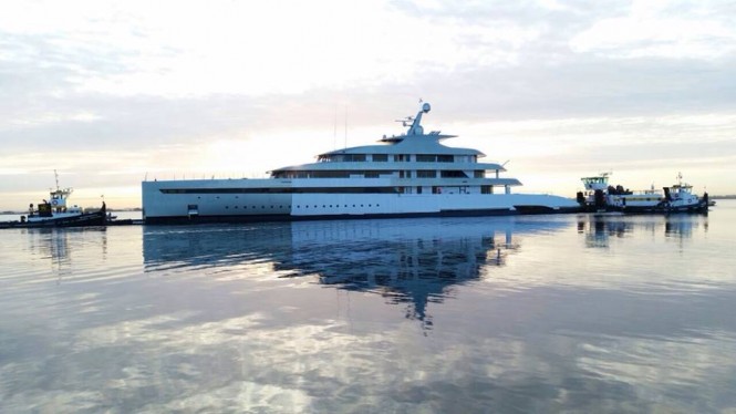 Motor yacht Savannah - side view - Photo credit to Feadship Fanclub