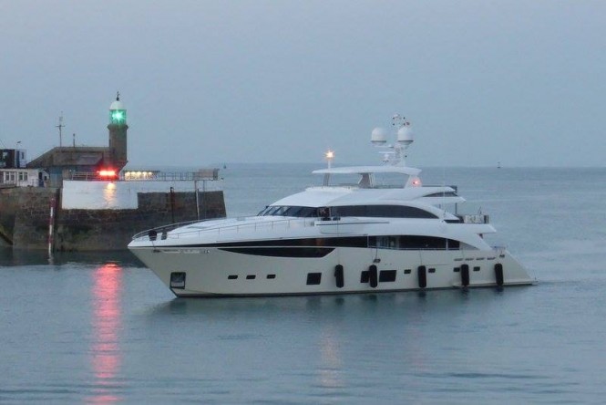 New Princess 40M superyacht X5 - Image credit to Oceanskies Limited