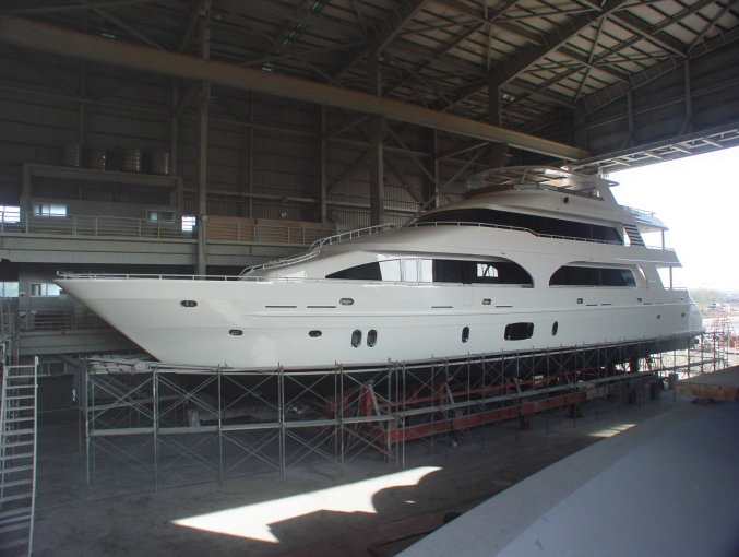 Motor yacht President 112 and President 800 Cruiser yacht under