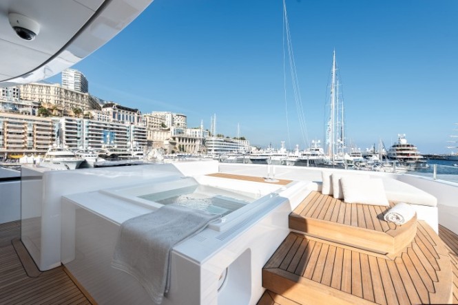 Super yacht Entourage - Exterior