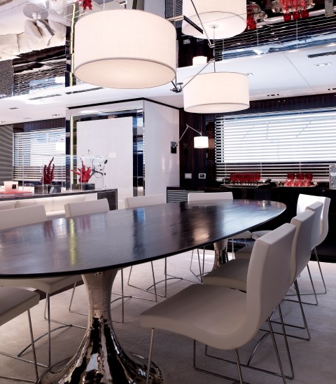 Why Worry Yacht - Dining