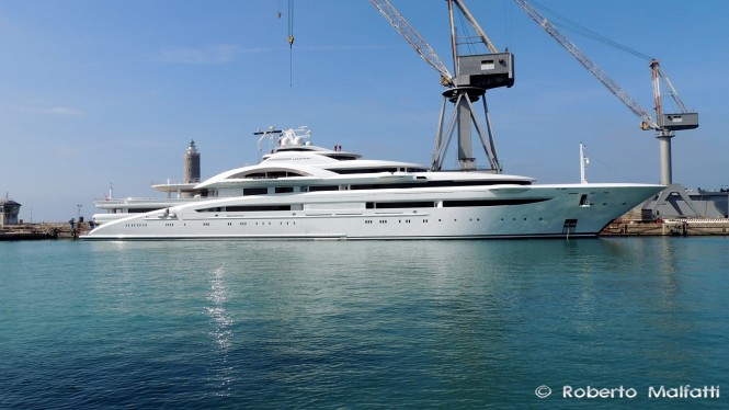 Luxury yacht Maryah - side view - Photo by Roberto Malfatti