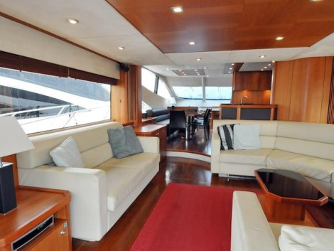 Happy Hours III Yacht - Saloon