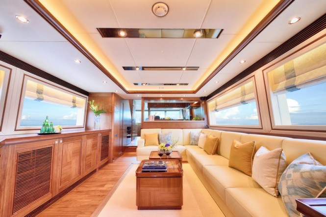 Horizon E78 Yacht - Saloon