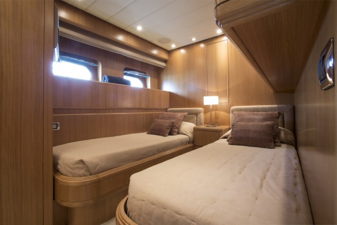 Little Jems yacht - twin cabin