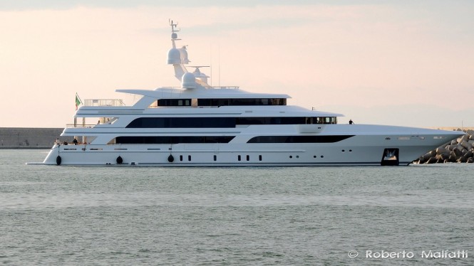 Luxury yacht Hull FB264 by Benetti - side view - Photo by Roberto Malfatti