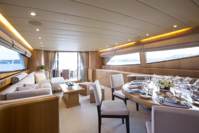 Luxury yacht LITTLE JEMS - dining area and saloon