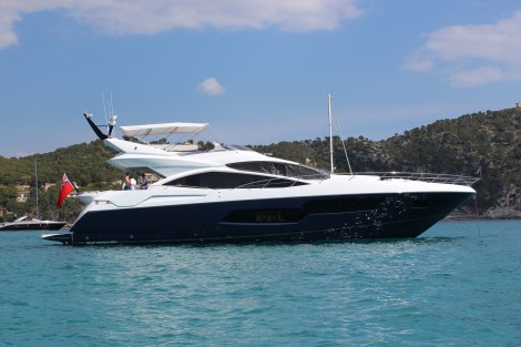 Luxury yacht Sunseeker 80 Sport Yacht - side view