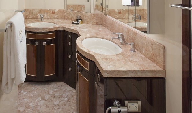 Motor yacht E88 by Horizon - Bathroom