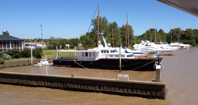 28m classic yacht METEJON in Buenos Aires - Image credit to Allufer Tempesta