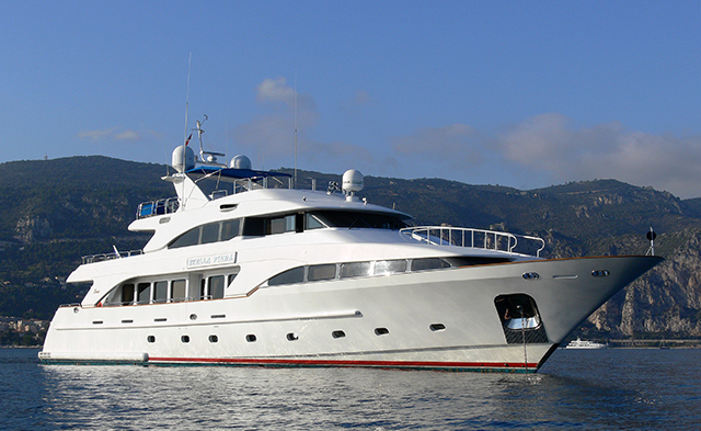 35m luxury yacht STELLA FIERA by BENETTI