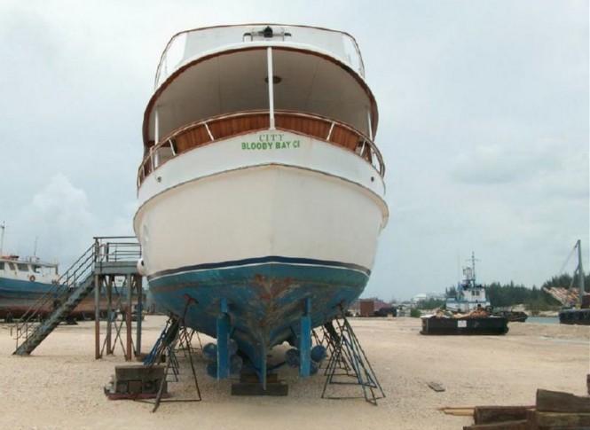 Classic Yacht CITY - aft view