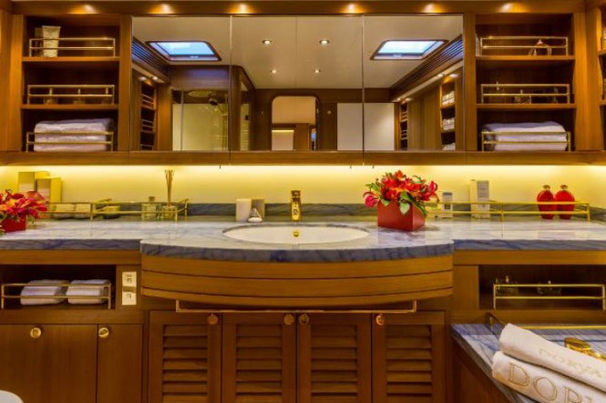 DORYAN Yacht - Bathroom