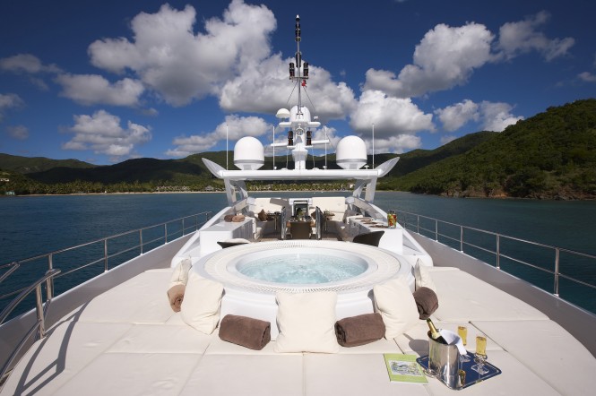 Jacuzzi on luxury yacht ILONA by Heesen