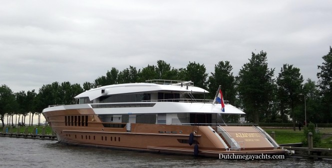 Luxury motor yacht AZAMANTA - aft view - Photo by Dutchmegayachts