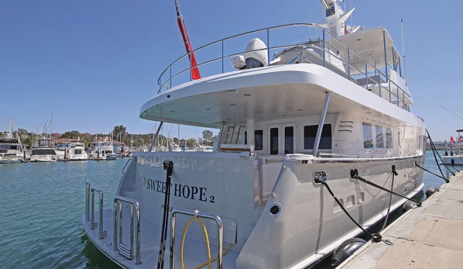 Luxury yacht SWEET HOPE 2 - aft view