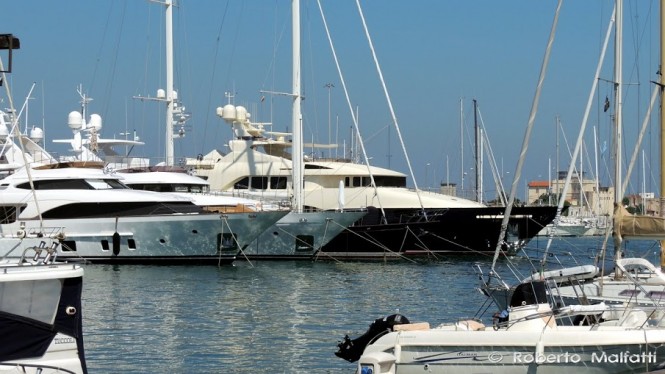 Luxury yacht WAKU - Photo by Roberto Malfatti