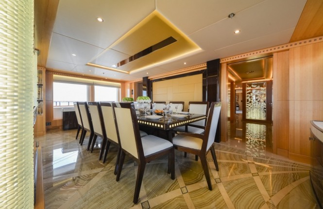 Majesty 155 Yacht - Dining