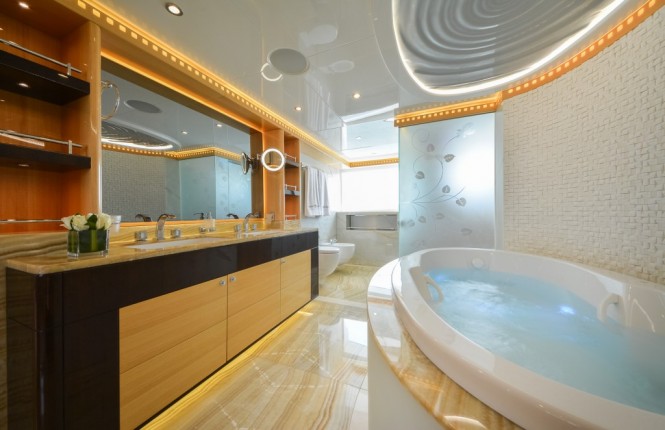 Majesty 155 superyacht - Owners En Suite