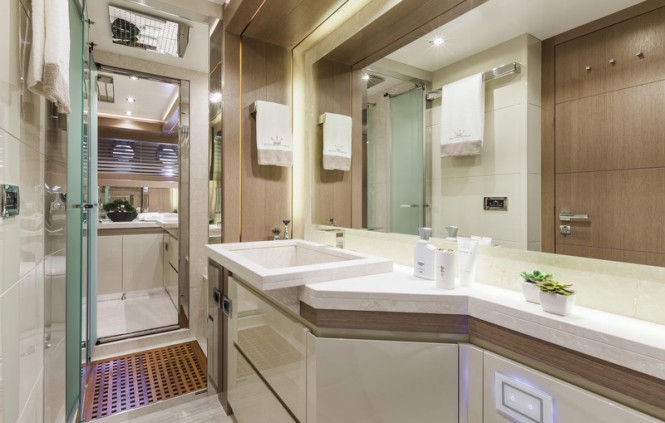 Super yacht DOLLY - Bathroom