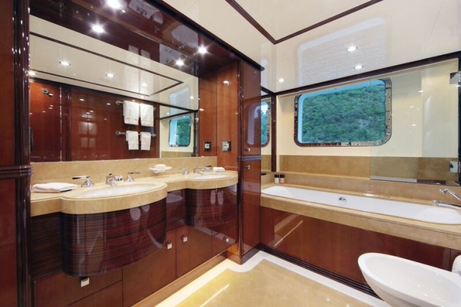 VICA superyacht - Bathroom - Photo by Thierry Ameller