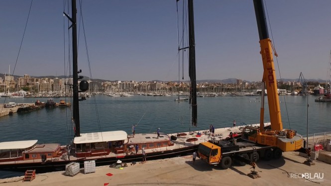 55m VITTERS superyacht MARIE being un-stepped by RSB