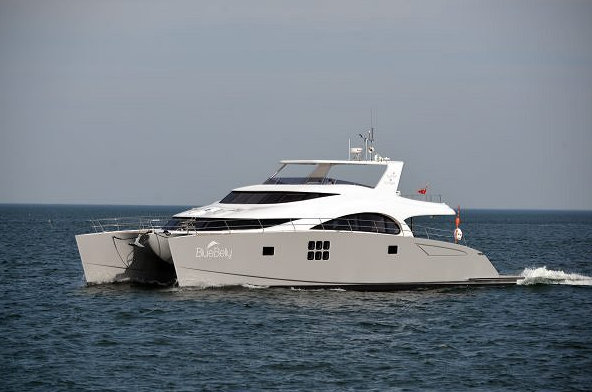 70 Sunreef Power yacht BLUE BELLY underway