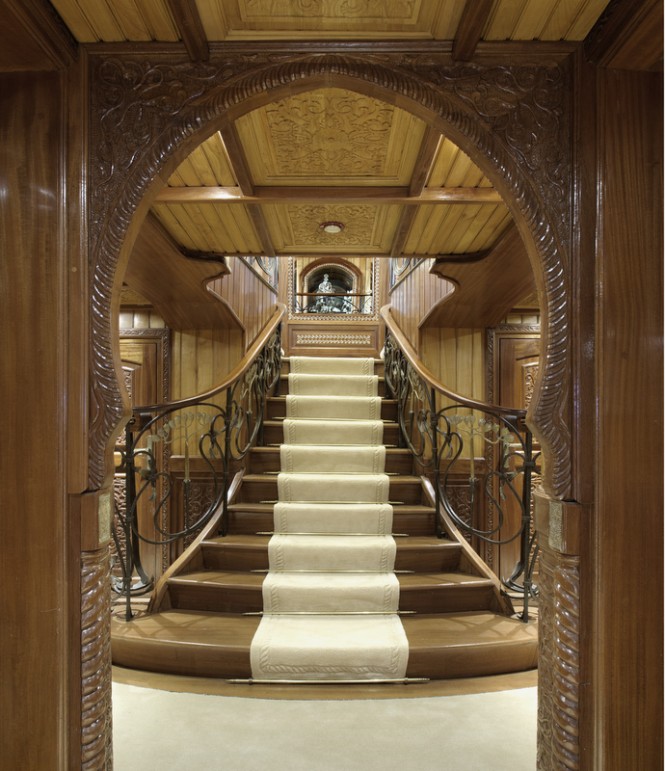 Luxury yacht La Sultana - Staircase